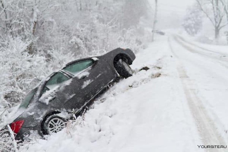 Машина в снегу