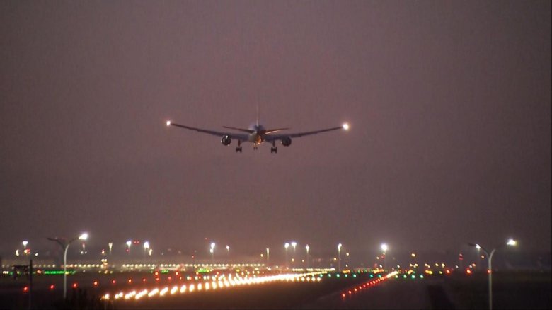 Самолет ночью