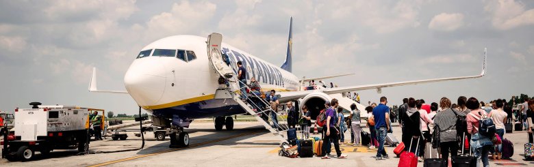 Посадка пассажиров в самолет
