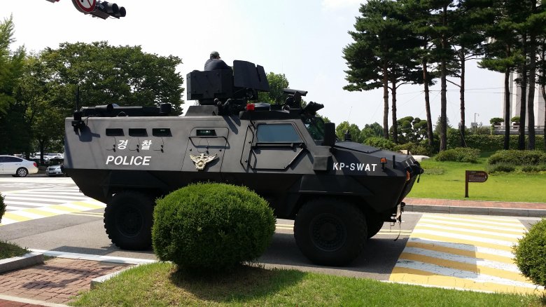 Бронеавтомобиль swat