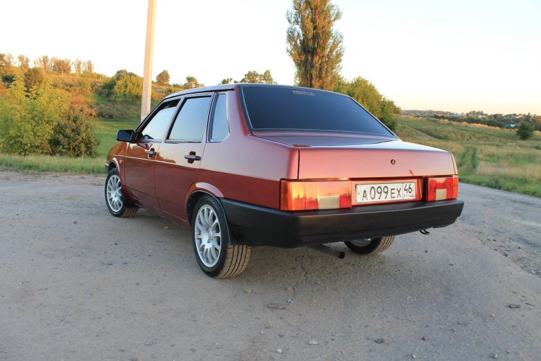 Красная ваз 21099