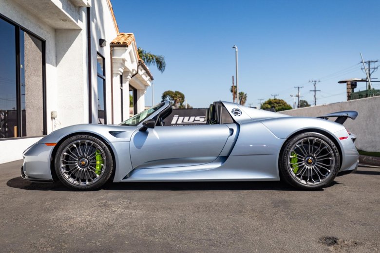 Порше спайдер 918 2015