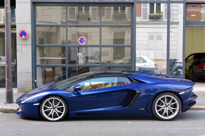 Lamborghini aventador roadster