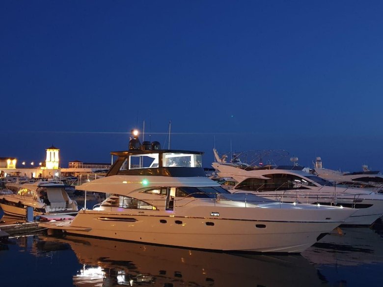 Elegance 64 яхта