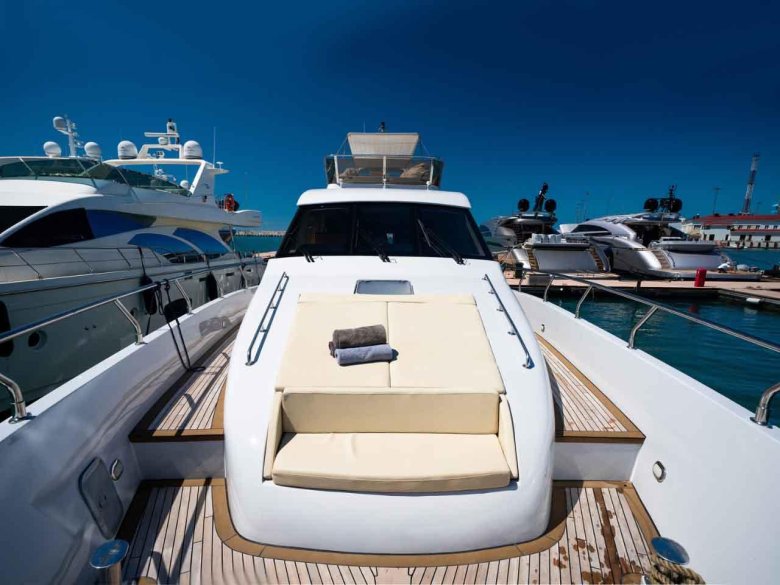 Яхта в сочи