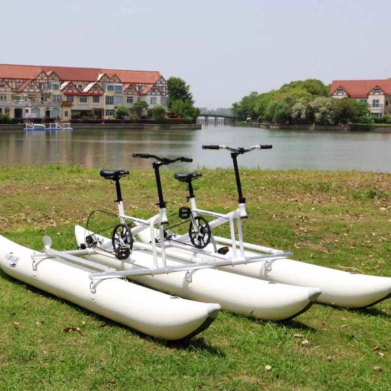 Водный велосипед на надувных понтонах