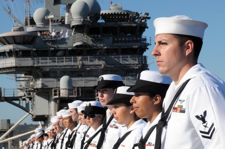 Военные моряки