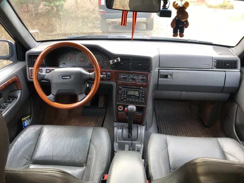 Volvo 960 interior