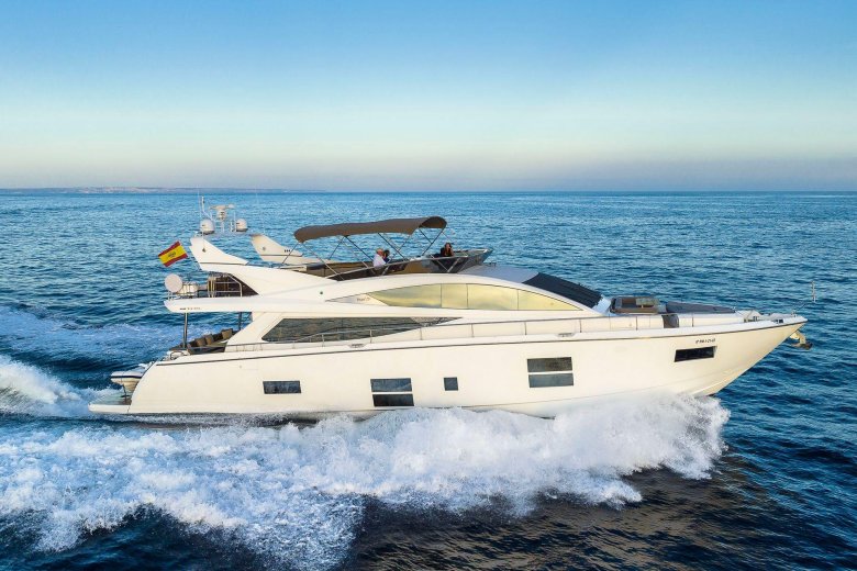 Моторная яхта ferretti