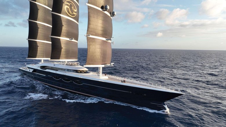 Парусная яхта черная жемчужина