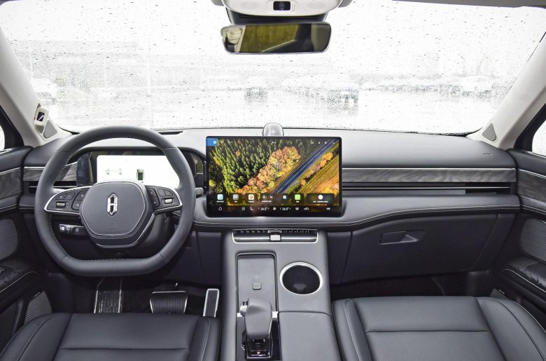 Автомобиль huawei