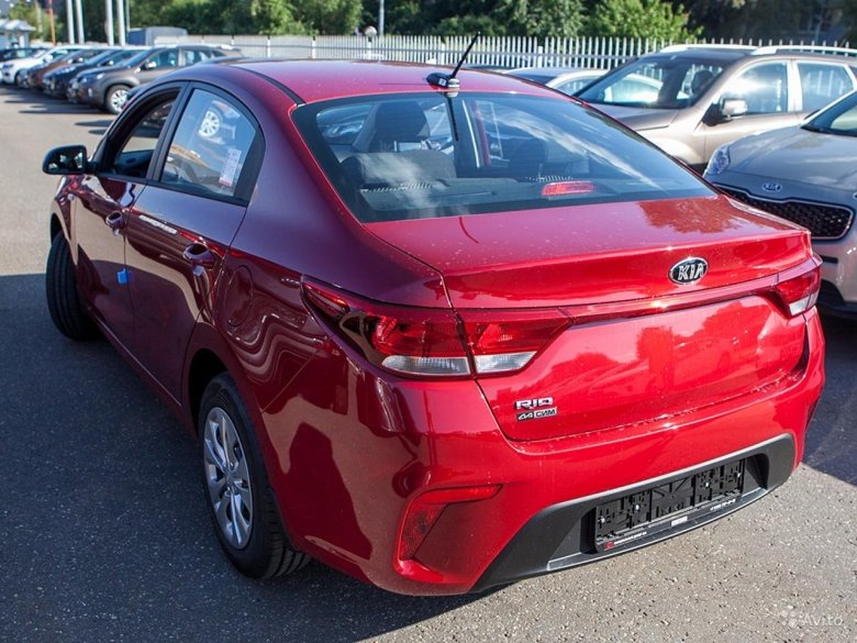 Kia rio 4 красная
