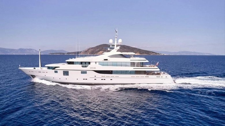 Charter yacht