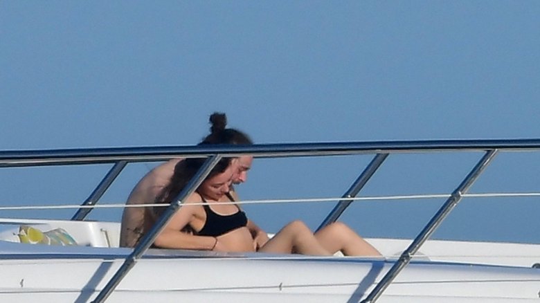 Гарри стайлс и кендалл дженнер на яхте