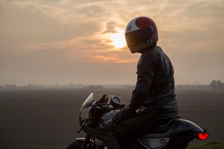 Cafe racer мотоцикл