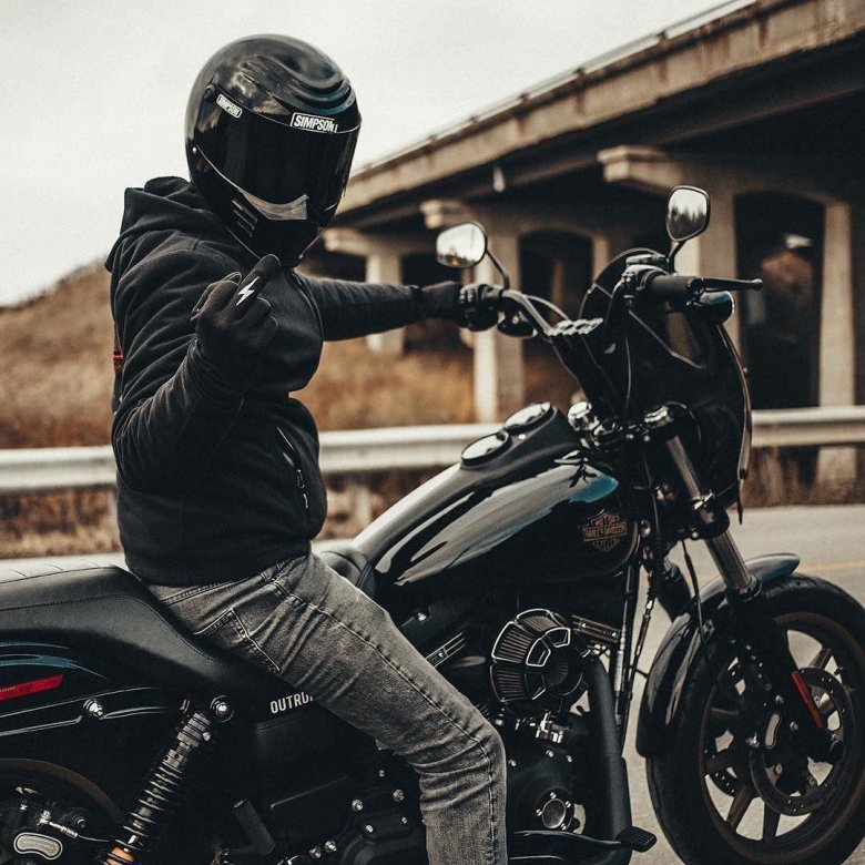 Байкер харлей дэвидсон