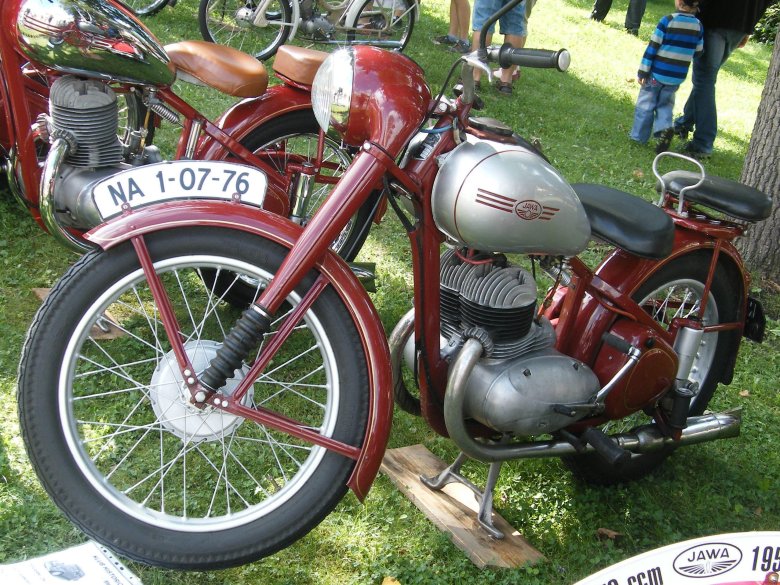 Jawa 250 pérák