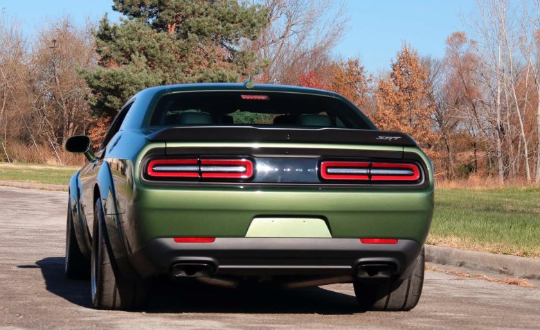 Dodge challenger hellcat redeye