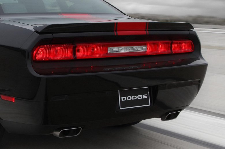 Dodge challenger 2008 rear