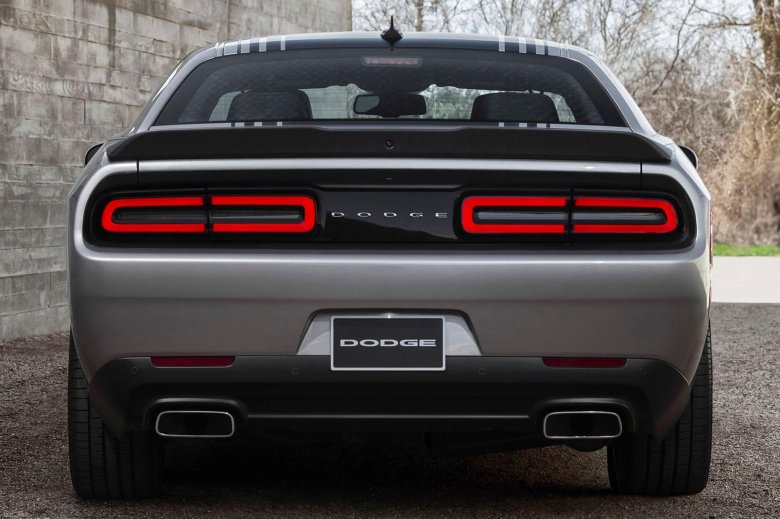 Dodge challenger 2015 сзади