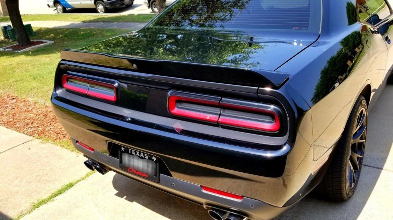 Dodge challenger hellcat
