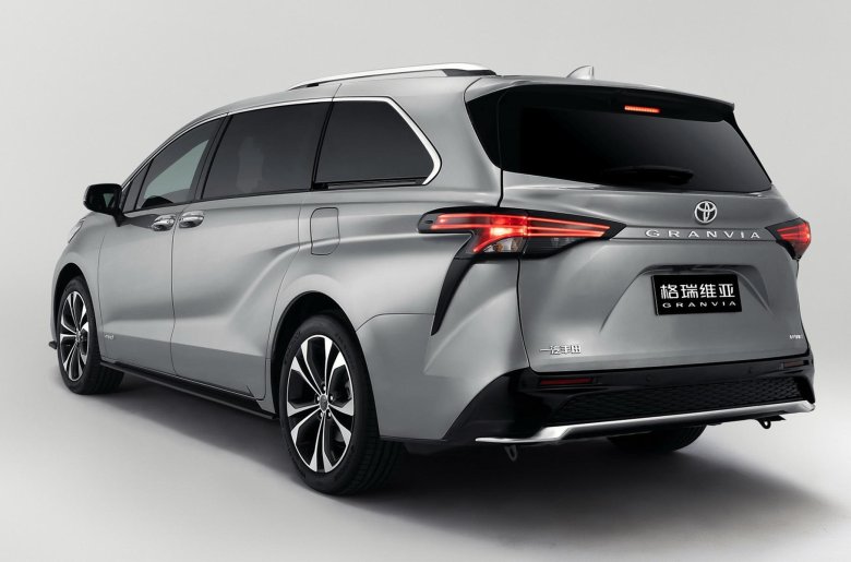 Тойота сиенна 2023