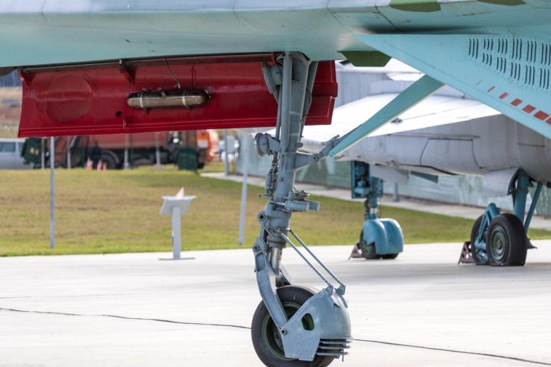 Су 27 передняя стойка шасси