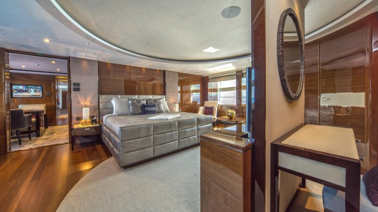 Шикарная яхта