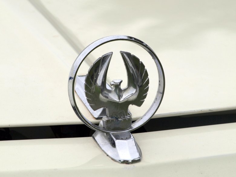 Значок крайслер на капот