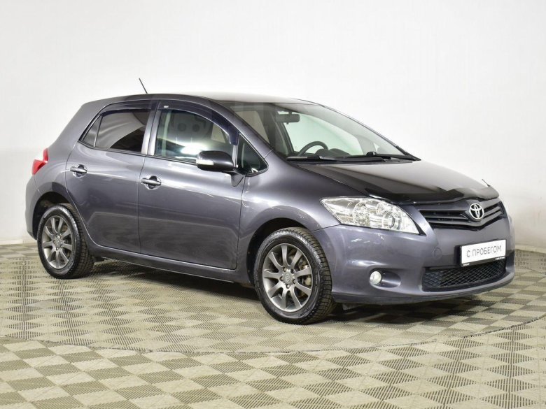 Тойота аурис 2011