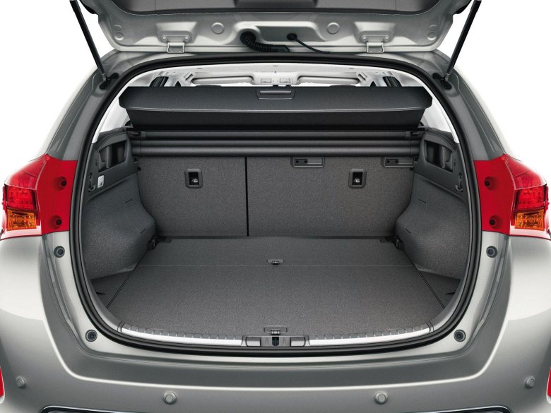 Auris 2010 багажник