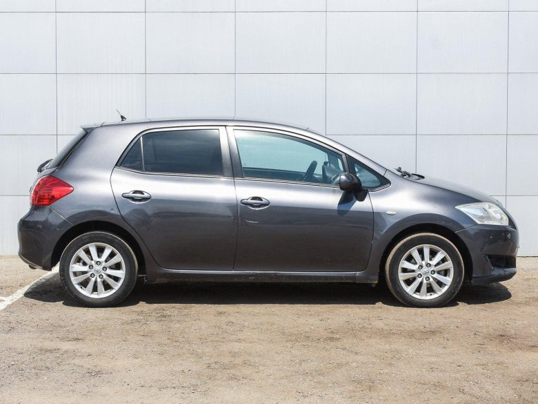 Тойота аурис 2008 года