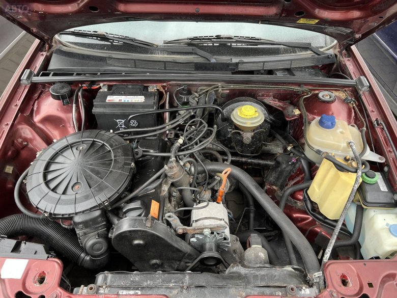 Подкапотка ауди 80 б 3