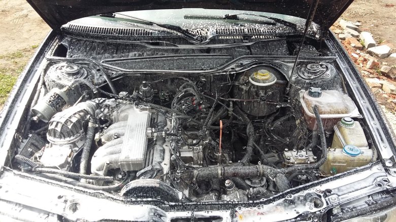 Подкапотка ауди 100 с4 2.3