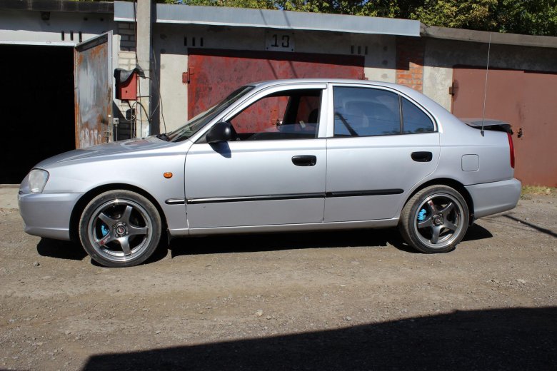 Hyundai accent r15
