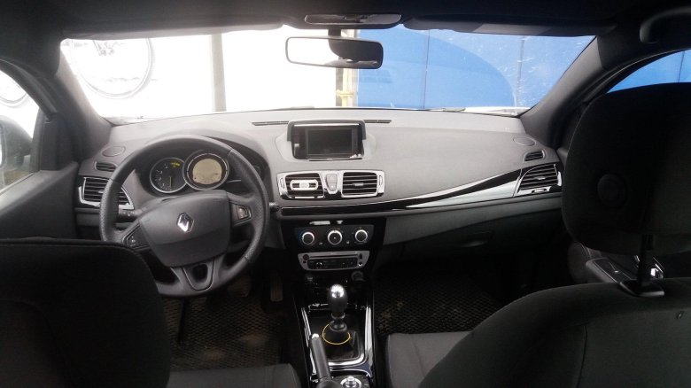 Рено меган 3 хэтчбек салон