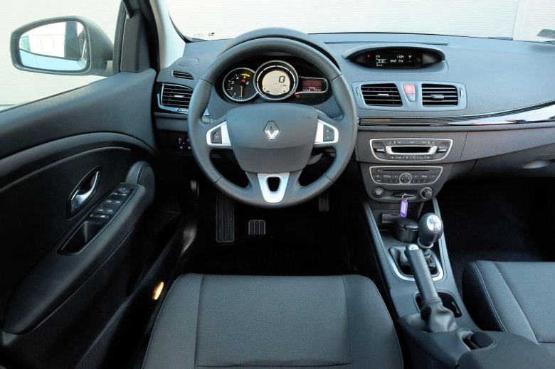 Рено меган 3 хэтчбек салон