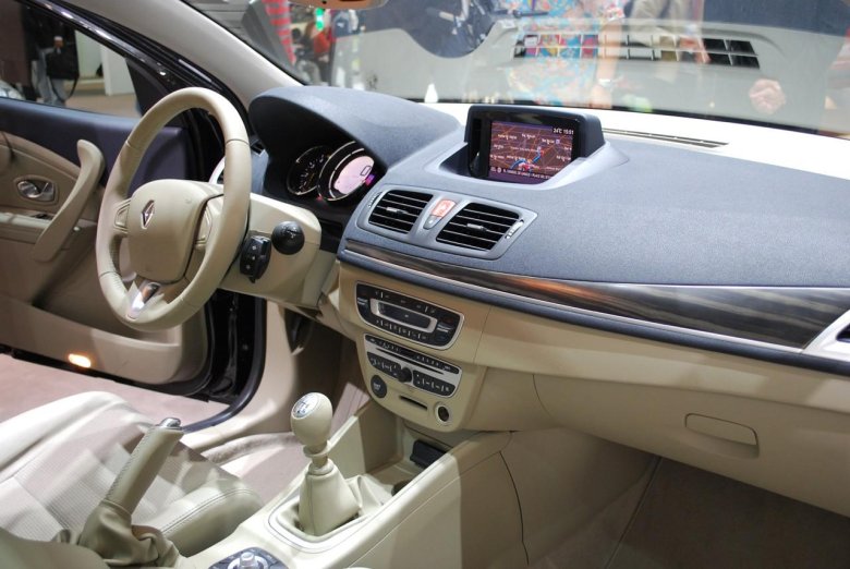 Рено флюенс светлый салон