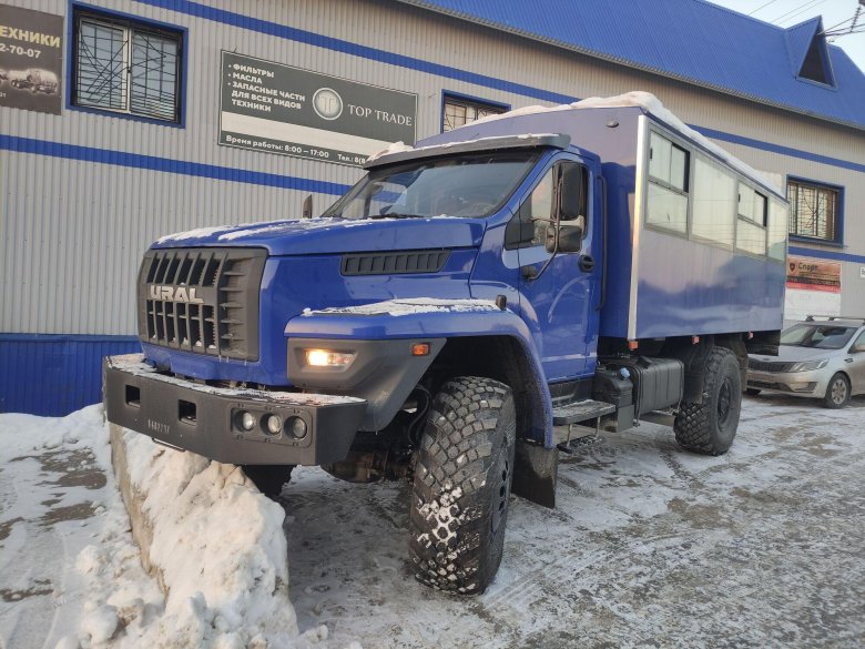 Вахтовый автобус урал