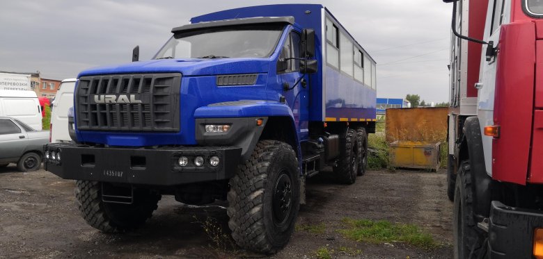 Урал-3255-5013-73 вахтовый автобус