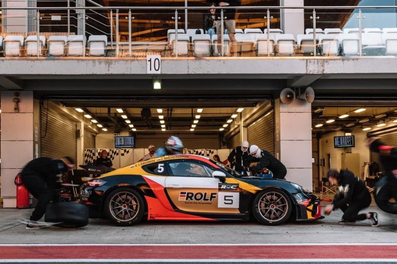 Porsche 718 cayman gt 4 rs