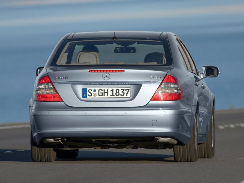 Мерседес w211 e200