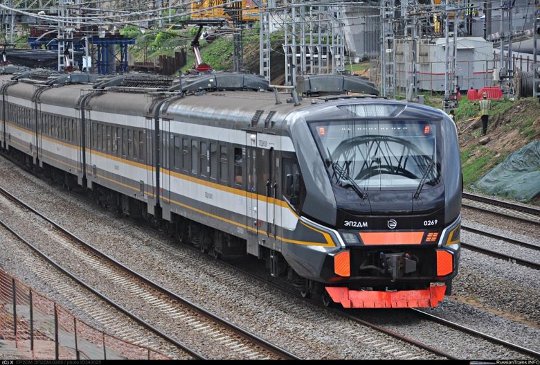 Новая электричка эп 2 дм