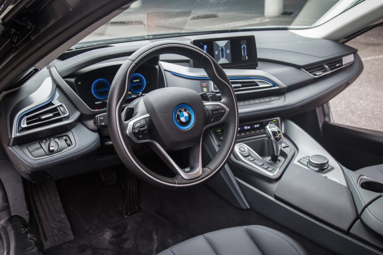 Bmw i8 салон