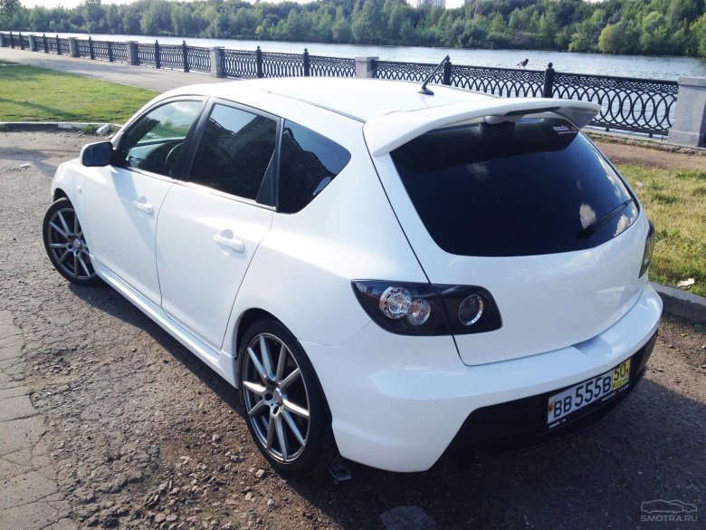 Мазда 3 хэтчбек 2008 белая