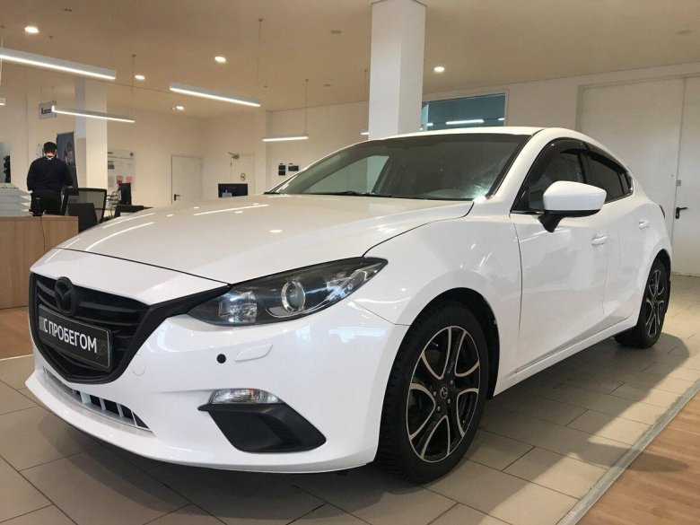 Mazda белая