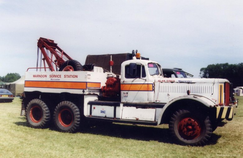 Старые грузовики