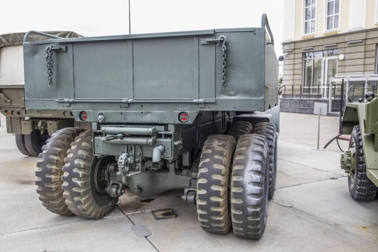 Военные грузовики