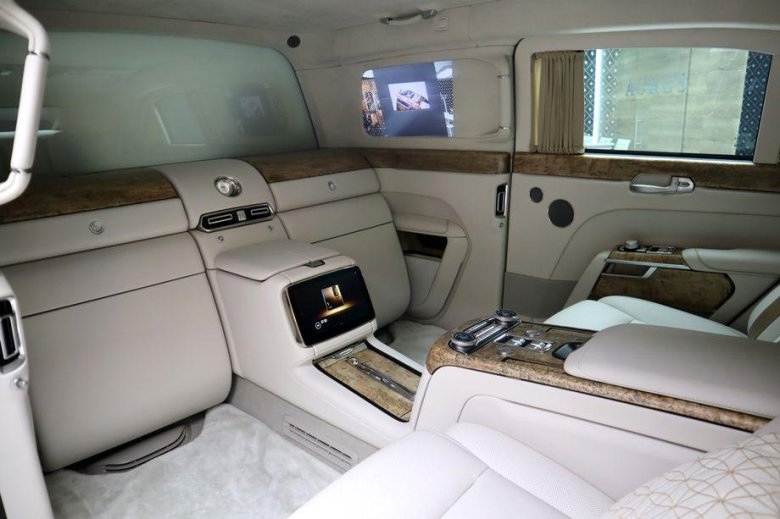 Аурус сенат лимузин салон