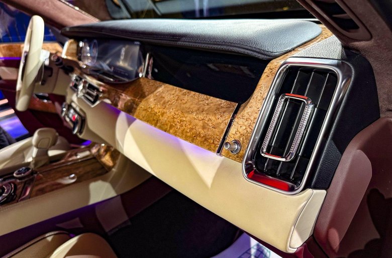 Кроссовер aurus komendant